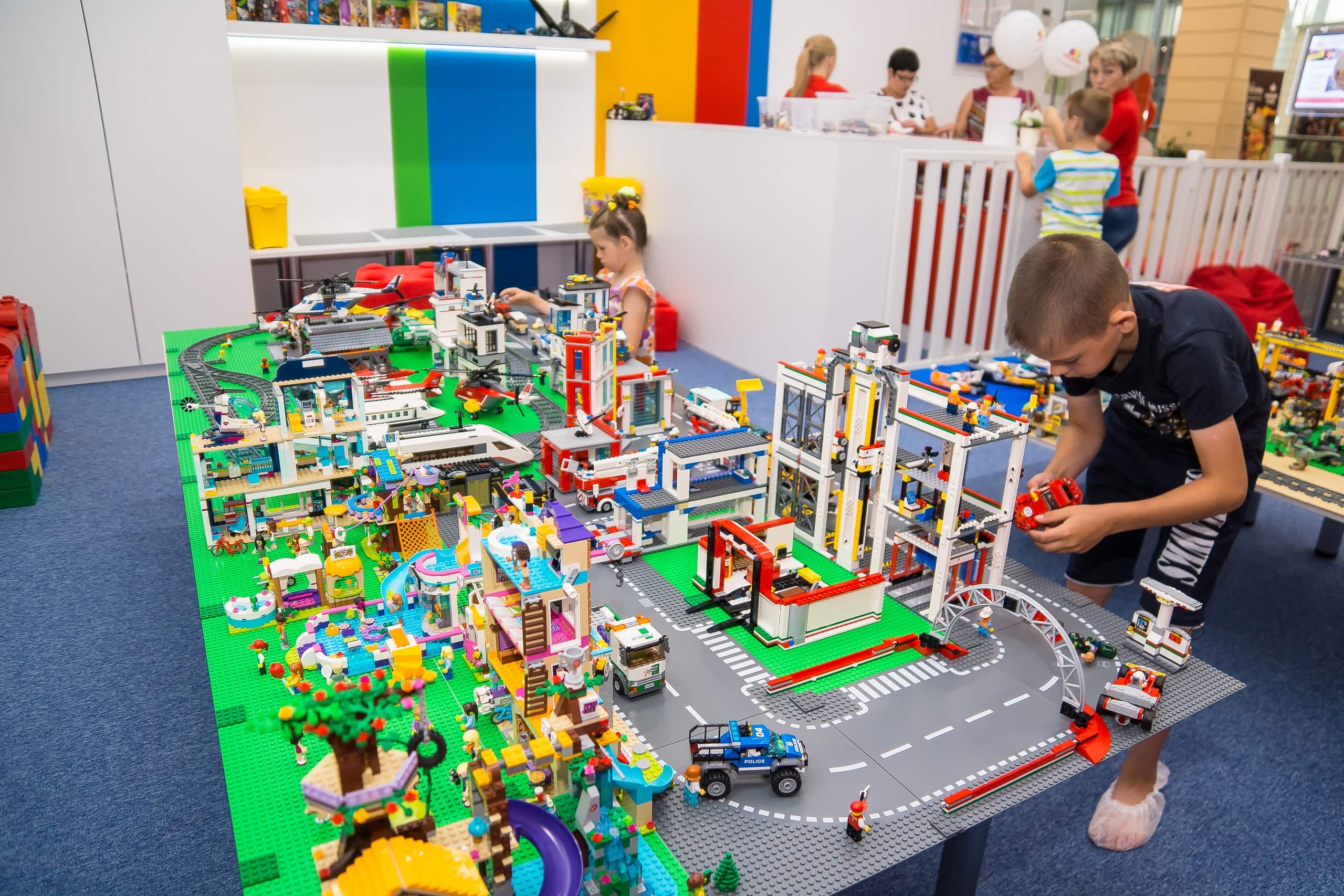 Стоковые фотографии по запросу Лего город